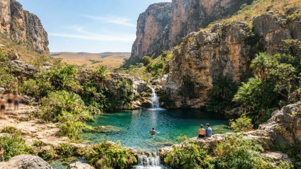 air terjun tanggedu sumba timur dengan kolam alami berwarna tosca